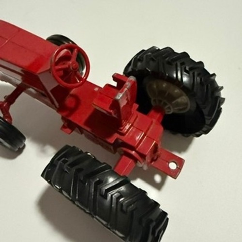 International Harvester Red Diecast Toy Tractor Vintage Farm Vehicle IH 2330 - Picture 3 of 12